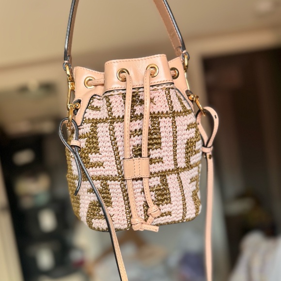 FENDI Raffia Vitello Crochet Mini Mon Tresor Bucket Bag Natural Light Rose - Picture 3 of 10